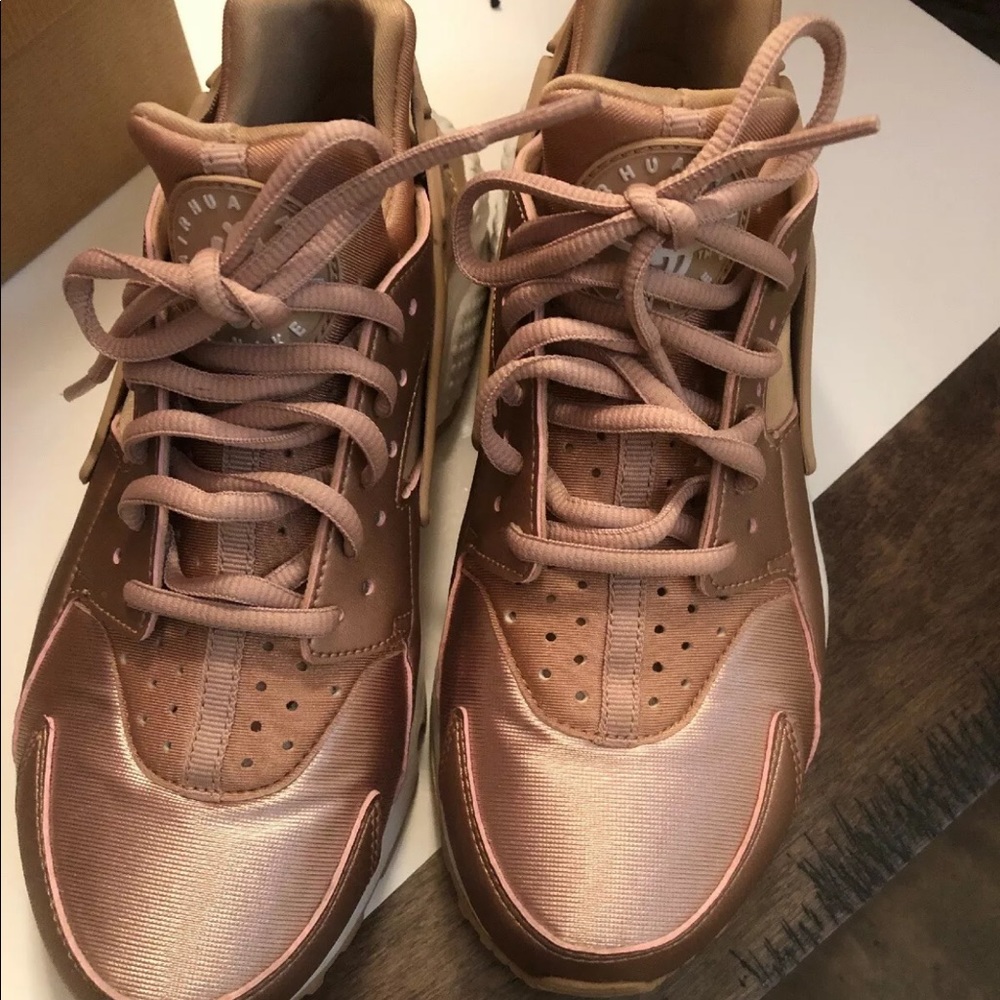 Huarache Run Se Metallic Red Bronze